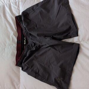 Arc'teryx Men's Gray Shorts size Small